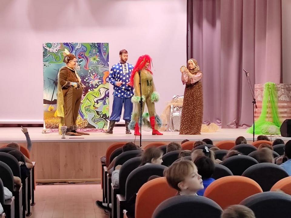 Группа «Калейдоскоп» выступила для учащихся школы им. Л.Б. Ермина Группа «Калейдоскоп» выступила для учащихся школы им. Л.Б. Ермина